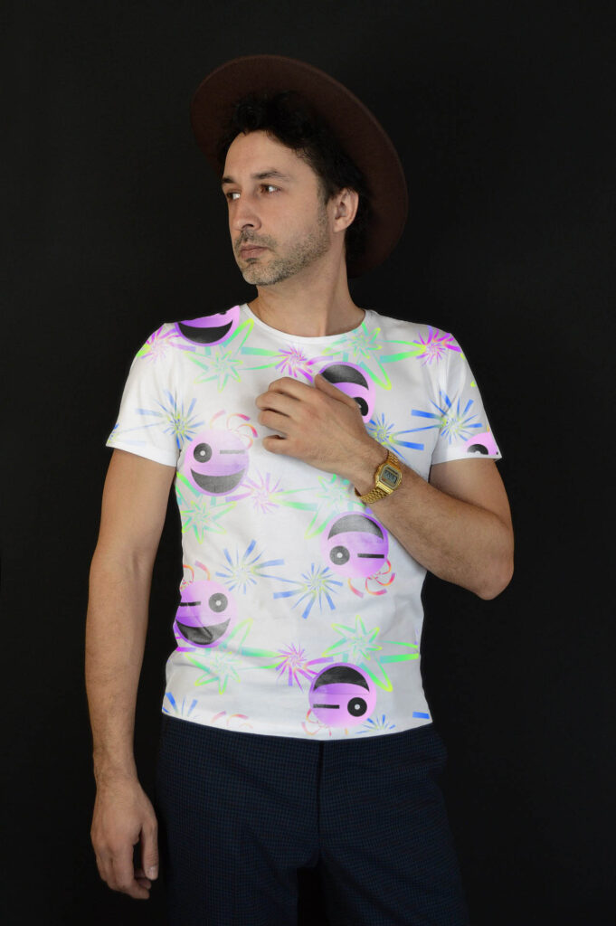 Mockups av Glada t-shirt 2