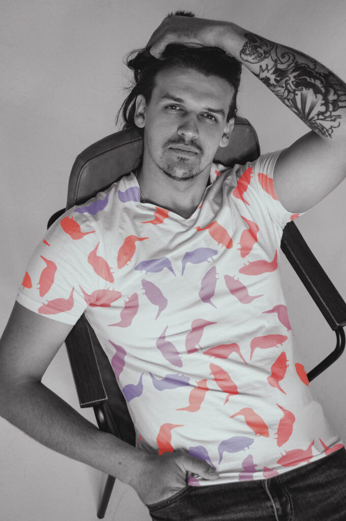 Mockups av T-shirt fåglar mönster 0004